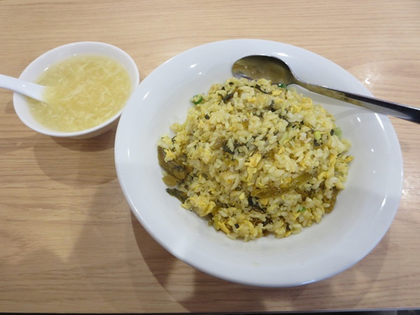 川王府 餃子軒の高菜チャーハンの全体画像。