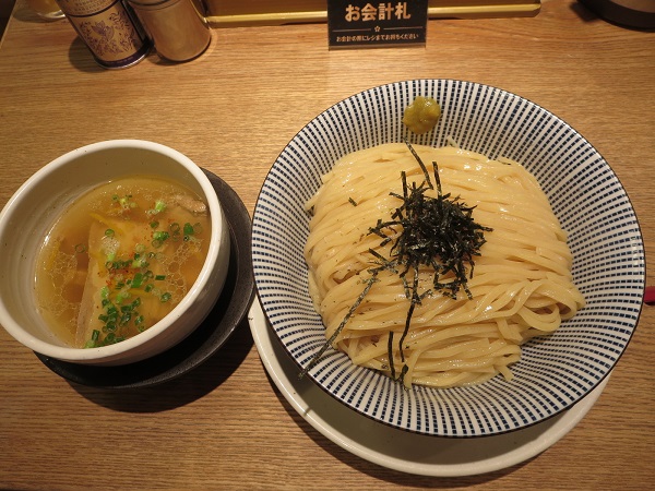 鯛塩そば 灯花の淡麗塩つけ麺の全体画像。