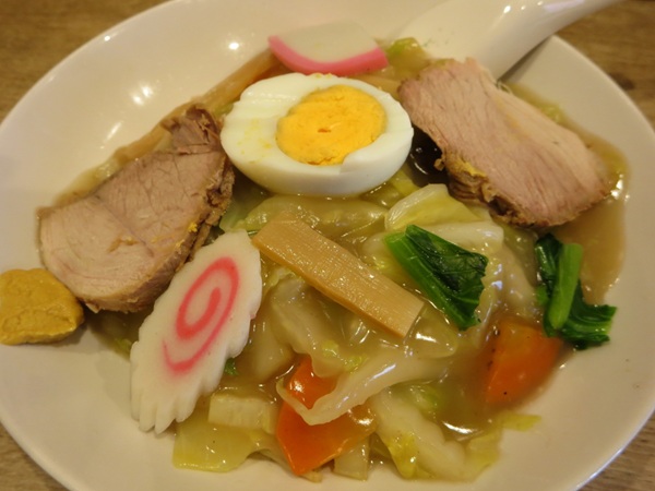 中華洋食食堂 あゆたの五目あんかけ焼きそばの近影画像。