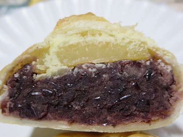 河内屋のマロンパイの断面の近影画像。