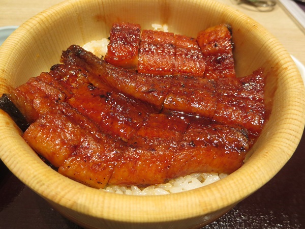 四六時中のうなぎおひつごはんの近影画像。
