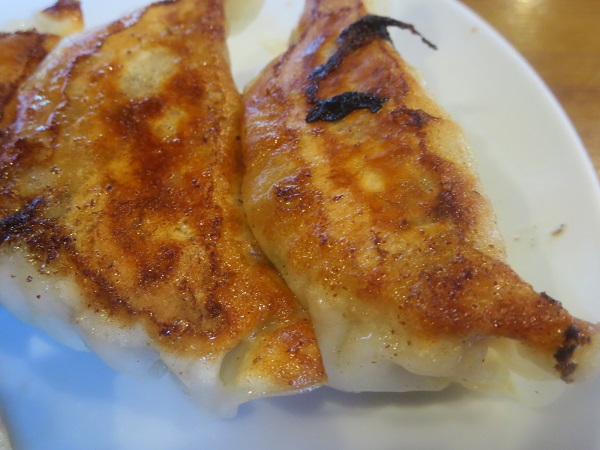 香満園の焼き餃子の近影画像。