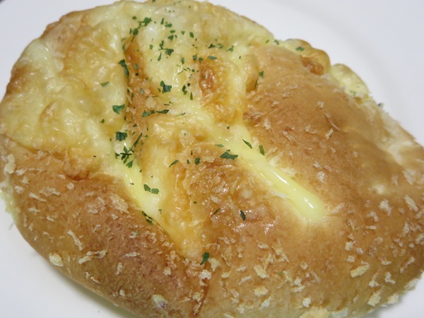 麻布十番モンタボーのバジルツナポテトの近影画像。