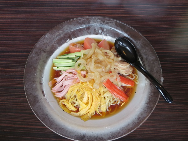 香源の冷やし中華の全体画像。