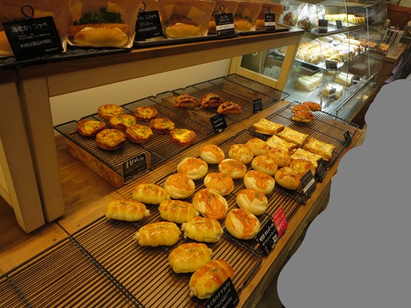 BAKERY&cafe辰巳俱楽部の店内の様子。