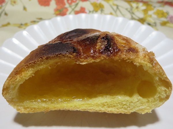 はーとやのパンのはちみつバターパンのトースト後の断面の近影画像。