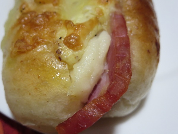 リヨンライズのポテトサラダとスパイシーベーコンの近影画像。
