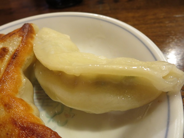 光そばの餃子の焼き目がついていない側の近影画像。