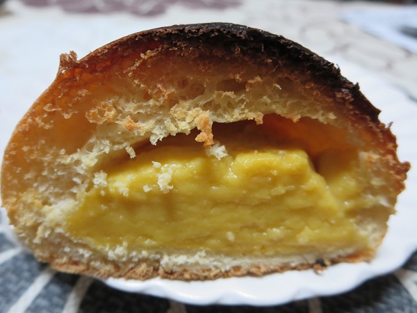 BundBakeryのクリームパンのトースト後の近影画像。