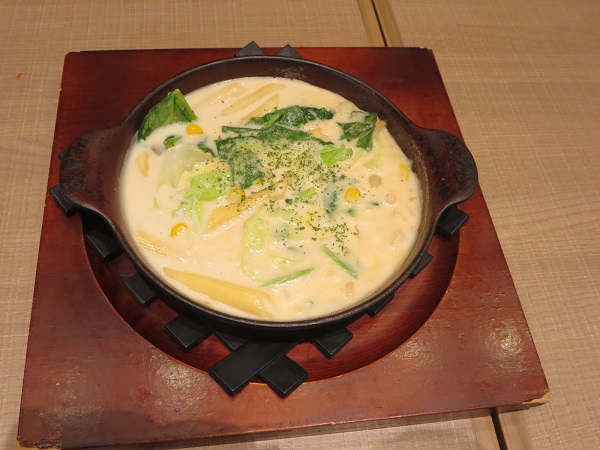ブレッドガーデンの濃厚クリーミーな食べるクラムチャウダーの全体画像。