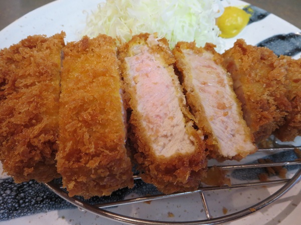 かつ波奈（厚切りロースかつ定食）