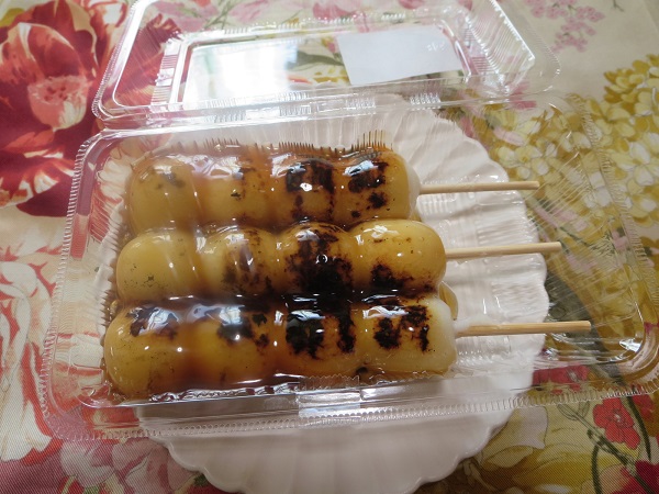 和菓子や 栗山菓舗の焼だんごの全体画像。