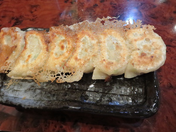 麺屋 丸吉の焼き餃子の全体画像。
