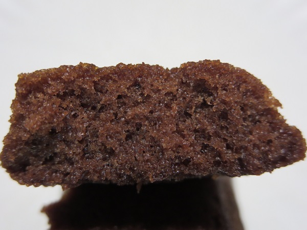 フィナンシェチョコレートの断面の近影画像。