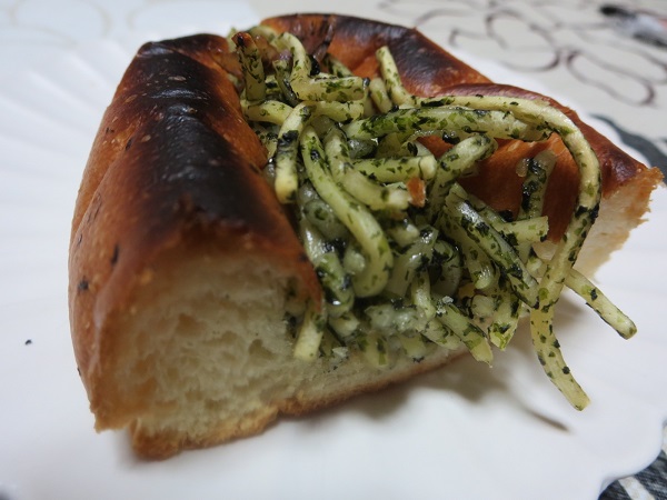てるパンの行徳焼きそばのトースト後の近影画像。