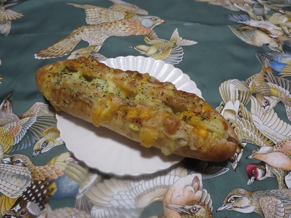 てるパンのじゃがチーズフランスの全体画像。