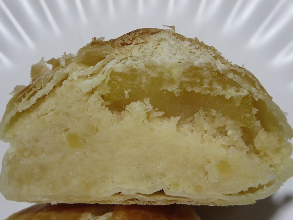 河内屋のマロンパイ（きみあん）の断面の近影画像。