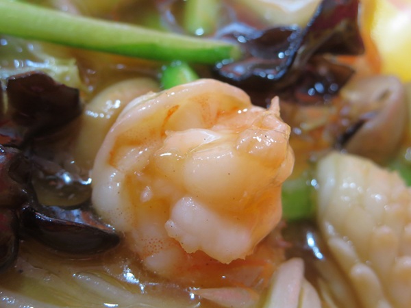 健康中華料理 餃子軒の五目焼きそばのえびの近影画像