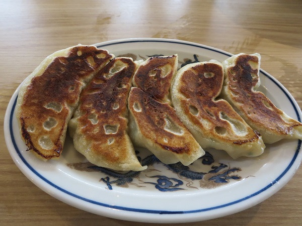 味香園の焼き餃子の全体画像。