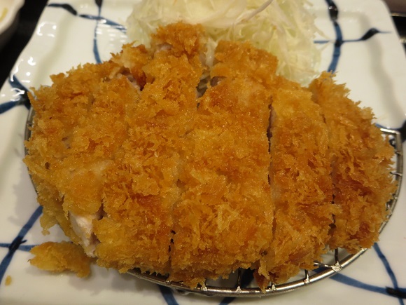 とんかつ菊万の特上ロースカツ定食のロースカツの近影。