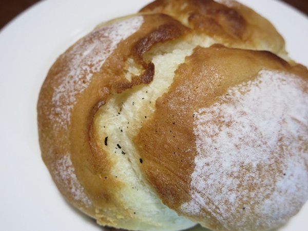 Warabeya Bakeryの里芋の香りの近影画像。