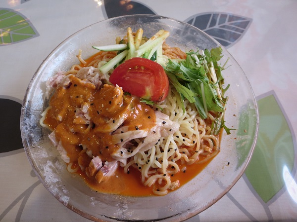 萬福の棒棒鶏冷麺の全体画像。