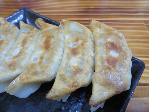 ラーメン龍屋の黒豚餃子の近影画像。