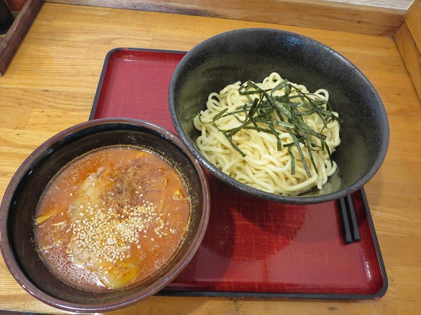麺処あみやの辛ごまつけめんの全体画像。