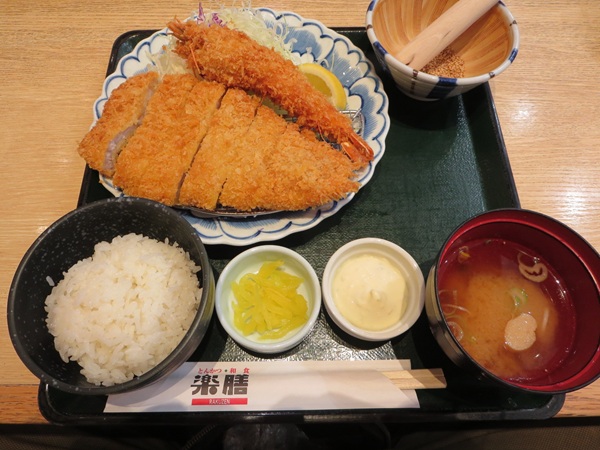楽膳（有頭海老フライとロースかつ定食）