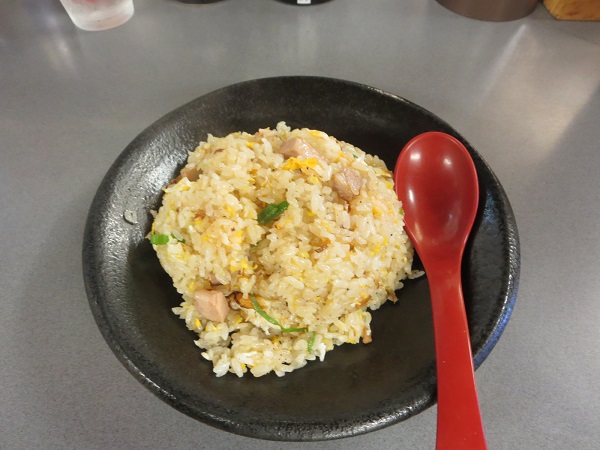 味噌らーめん比田井のチャーハンの全体画像。
