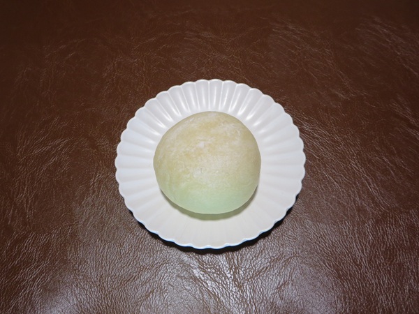 JIROのパン工房のハイジの白いパンの全体画像。
