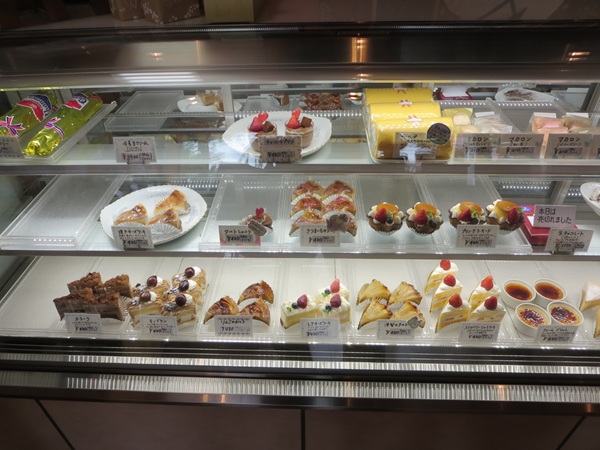 ケーキハウス チューリップのショーケース。