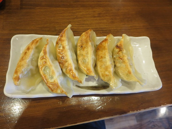 味噌屋 八玄の焼餃子の全体画像。