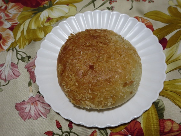 小さなパン屋 moitieの焼き牛肉カレーパンの全体画像。