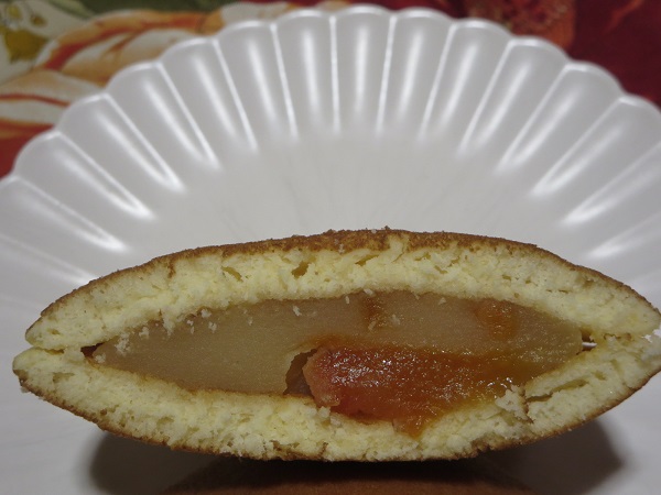 菓子工房福どらの杏あんの断面の近影画像。