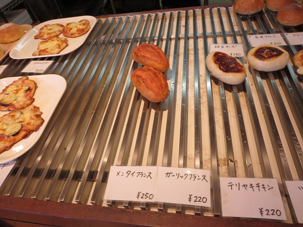 サフラン・フルールのメンタイフランスが置かれている陳列棚。
