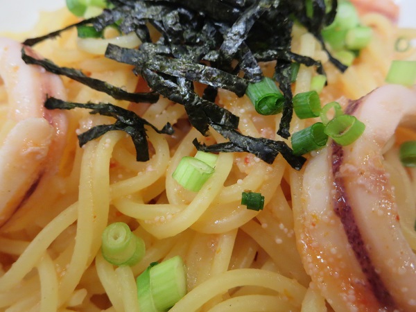 ポポラマーマのイカと熟成明太子バター仕立ての近影画像。