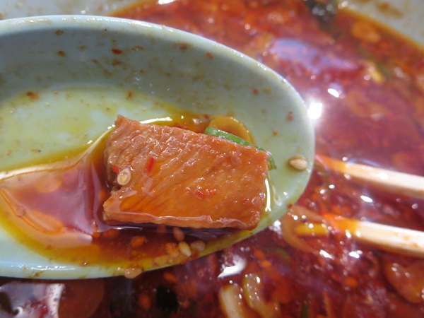 ラーメン山岡家の辛味噌つけ麵の叉焼の近影画像。