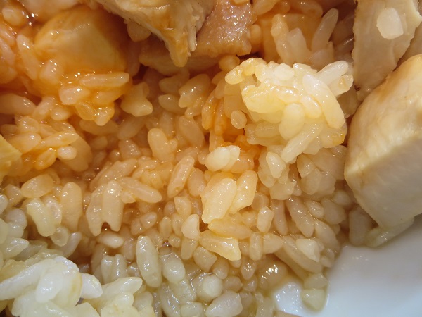 らぁ麺はやし田のマキシマム親子丼のご飯の近影画像。