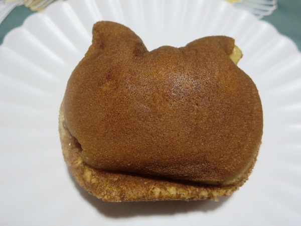 餅萬の浦安にゃんこの後頭部の画像。
