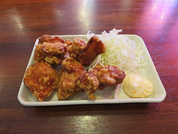 京都北白川ラーメン 魁力屋の唐揚げの全体画像。