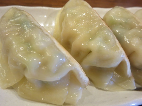 味噌屋 八玄の焼餃子の焦げ目が付いていない側の近影画像。