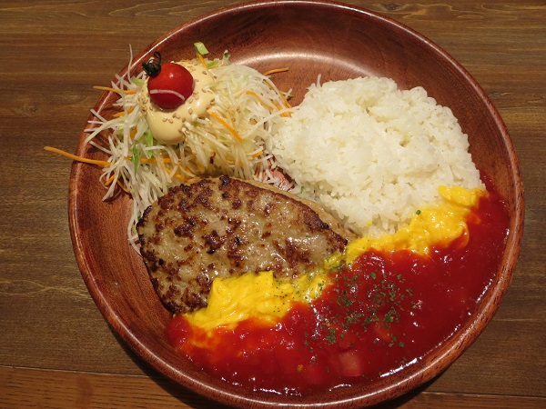 びっくりドンキー（角切りトマトのオムバーグディッシュ）
