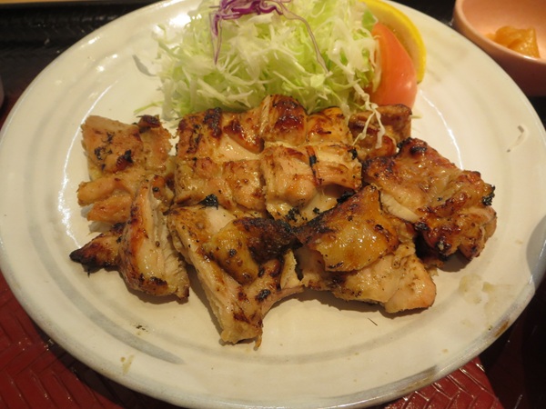 大戸屋ごはん処のもろみチキンの炭火焼きのもろみチキンの近影画像。