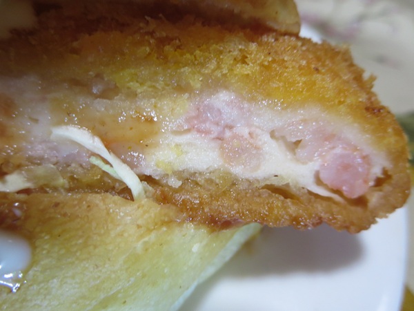リヨンSUDAトロワのエビカツサンドの近影画像。