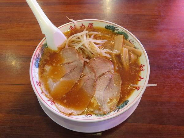 京都北白川ラーメン 魁力屋のみそラーメンの全体画像。
