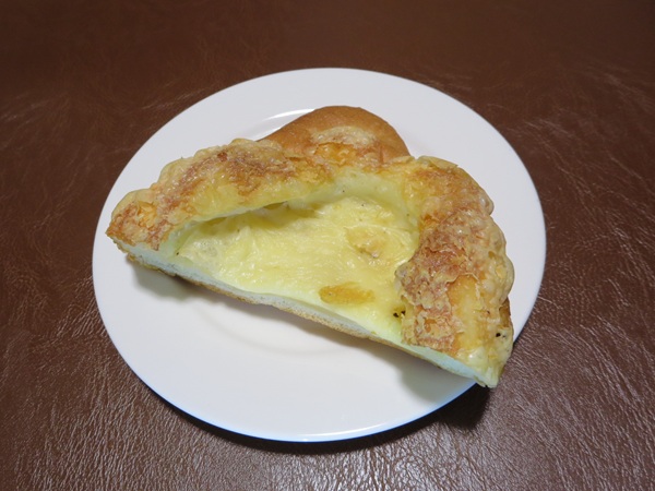 リトルマーメイドのデンマークチーズのパンの全体画像。