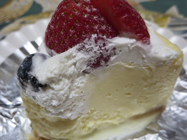 ケーキハウス 赤とんぼの濃厚すぎる焼きチーズの近影画像。