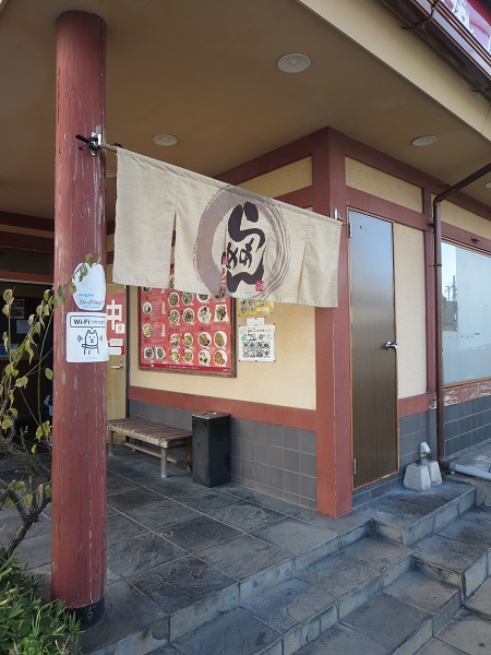 麺屋 龍華の暖簾。