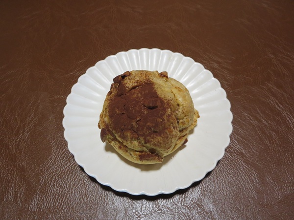ビアードパパの生チョコシューの全体画像。